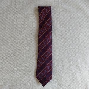 RW&CO. silk reindeer patterned Christmas tie in reddish purple NWT